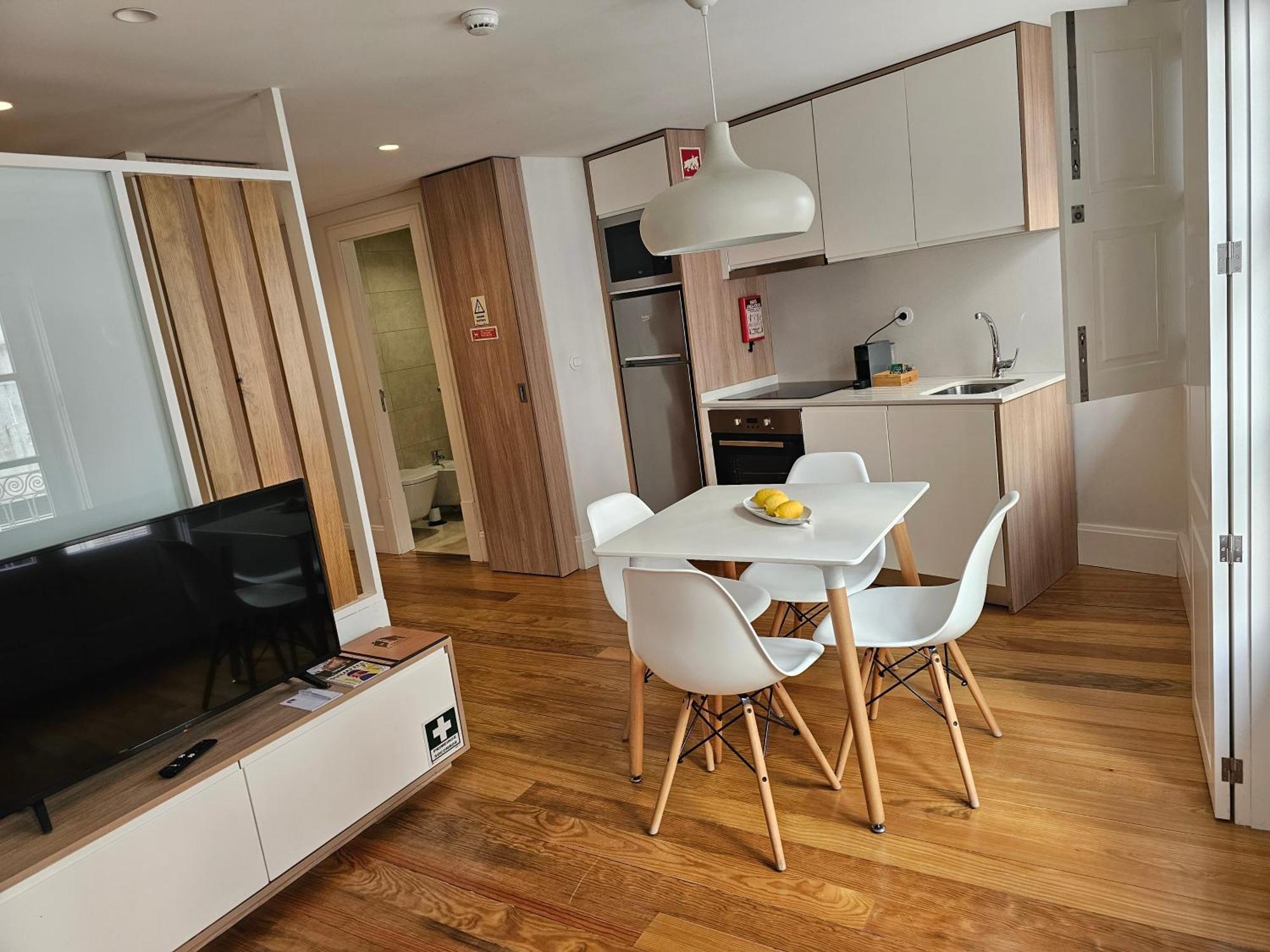 Polery Apartments Center ギマランイス エクステリア 写真