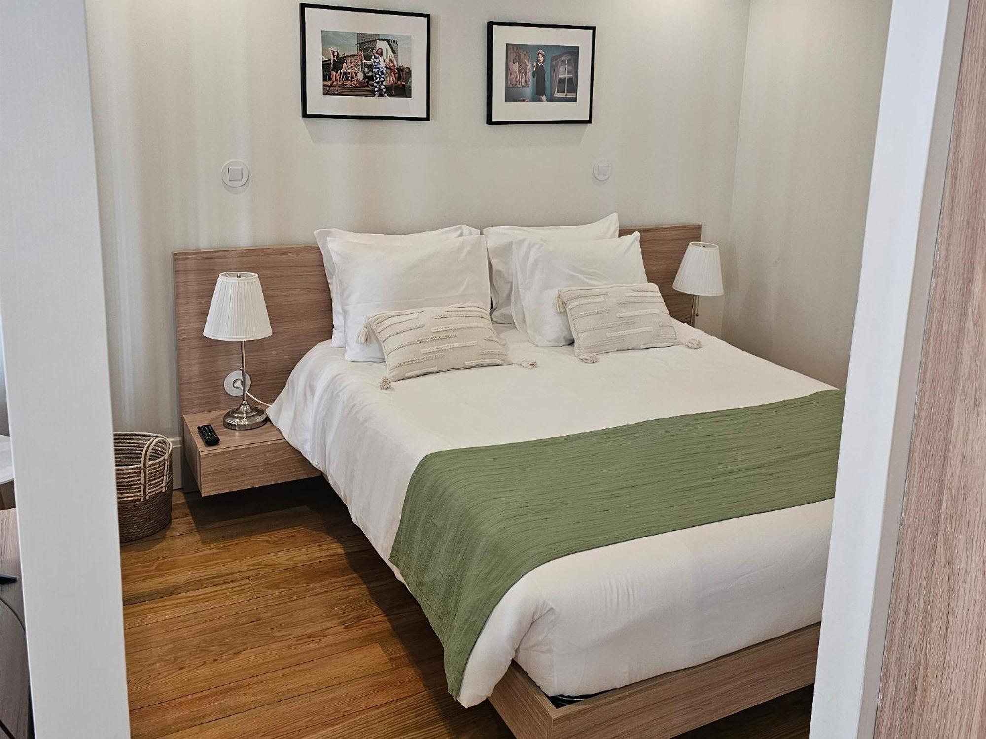 Polery Apartments Center ギマランイス 部屋 写真