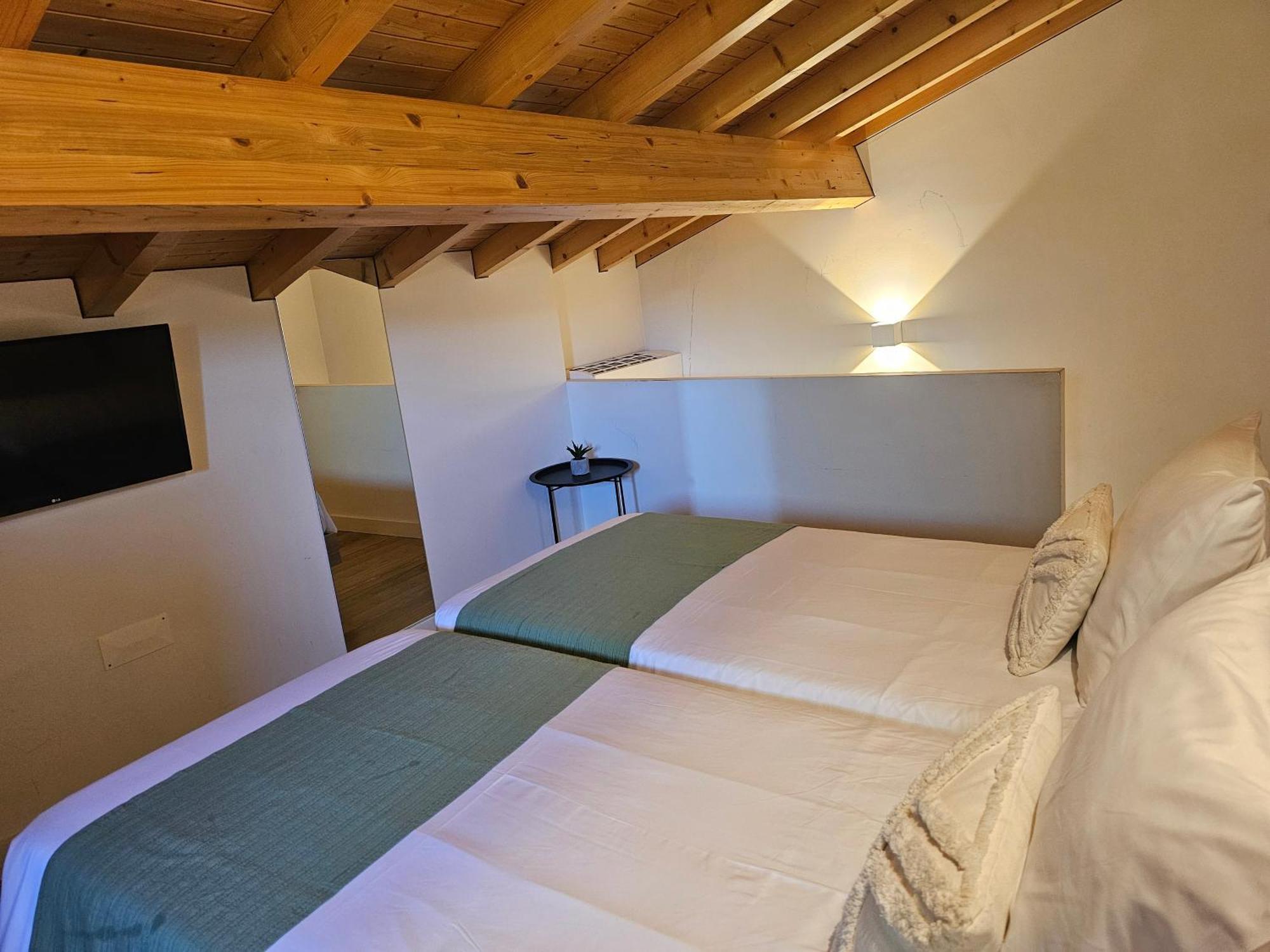 Polery Apartments Center ギマランイス 部屋 写真