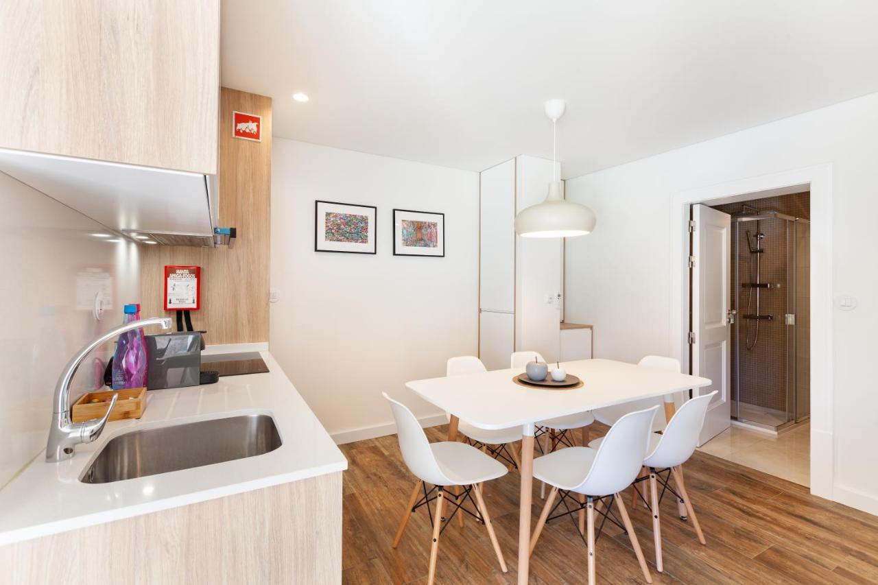Polery Apartments Center ギマランイス エクステリア 写真