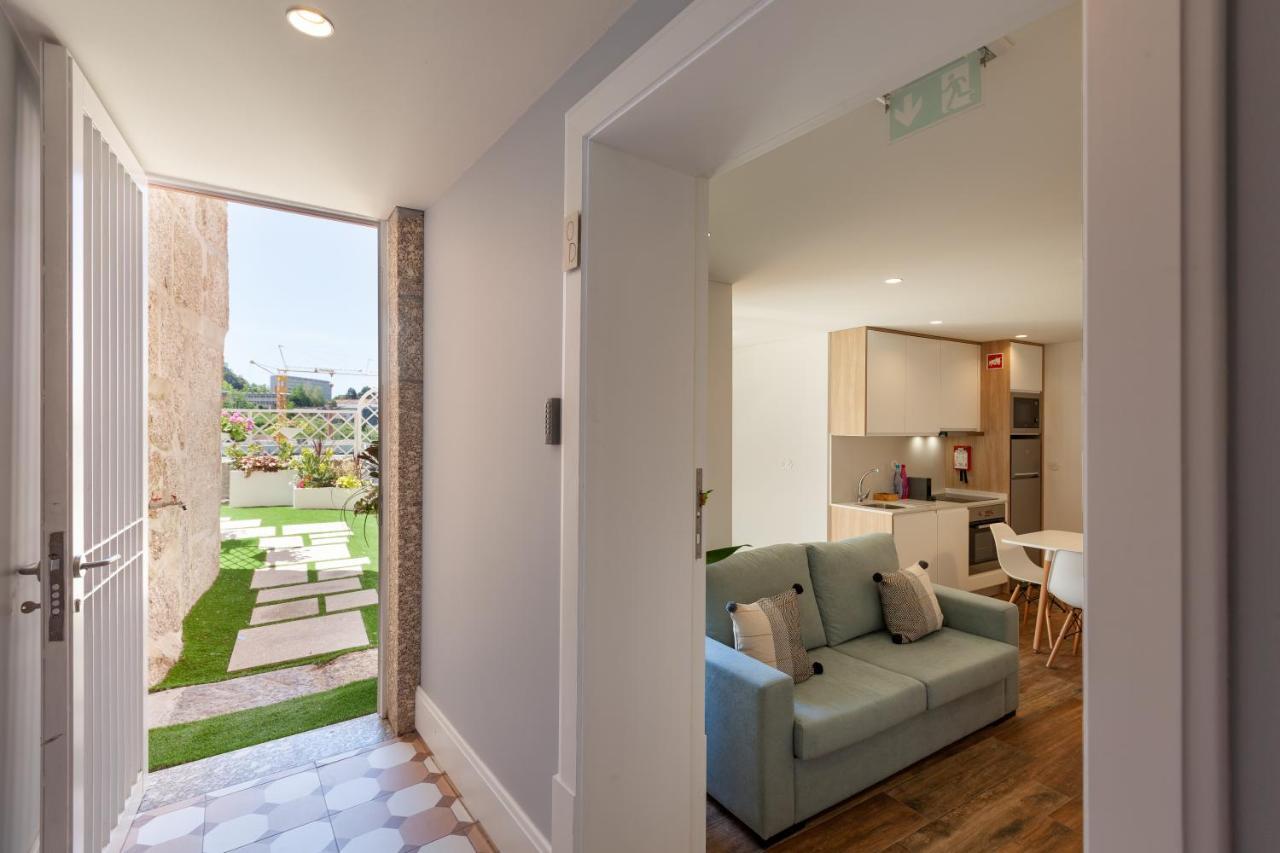 Polery Apartments Center ギマランイス エクステリア 写真